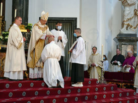 Diakonenweihe im Fuldaer Dom (Foto: Karl-Franz Thiede)